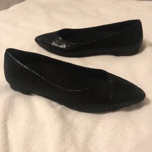 Vionic Caballo black snakeskin point toe flat NWOT